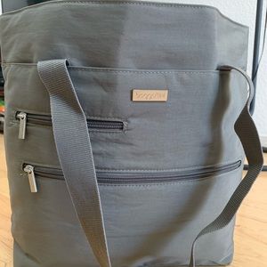 Travel tote